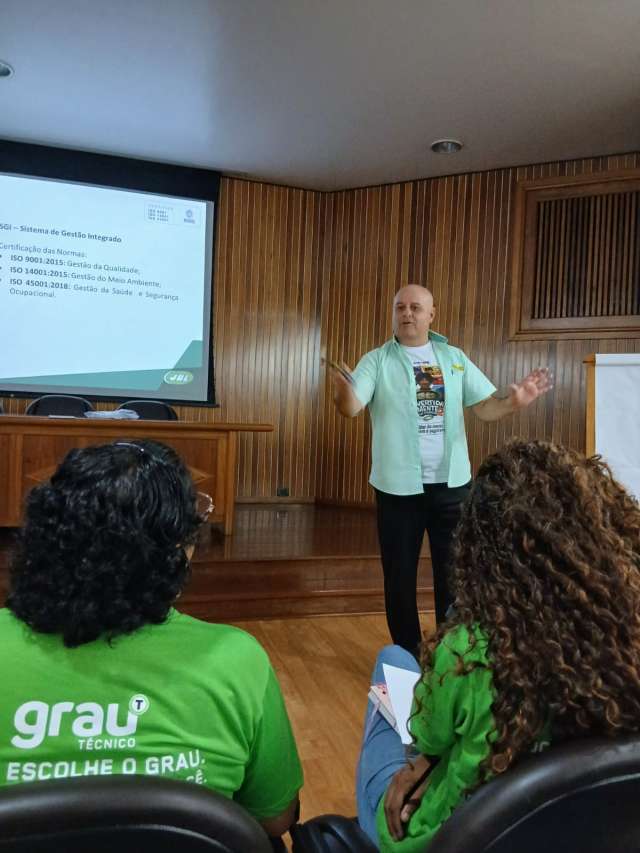 Grau
