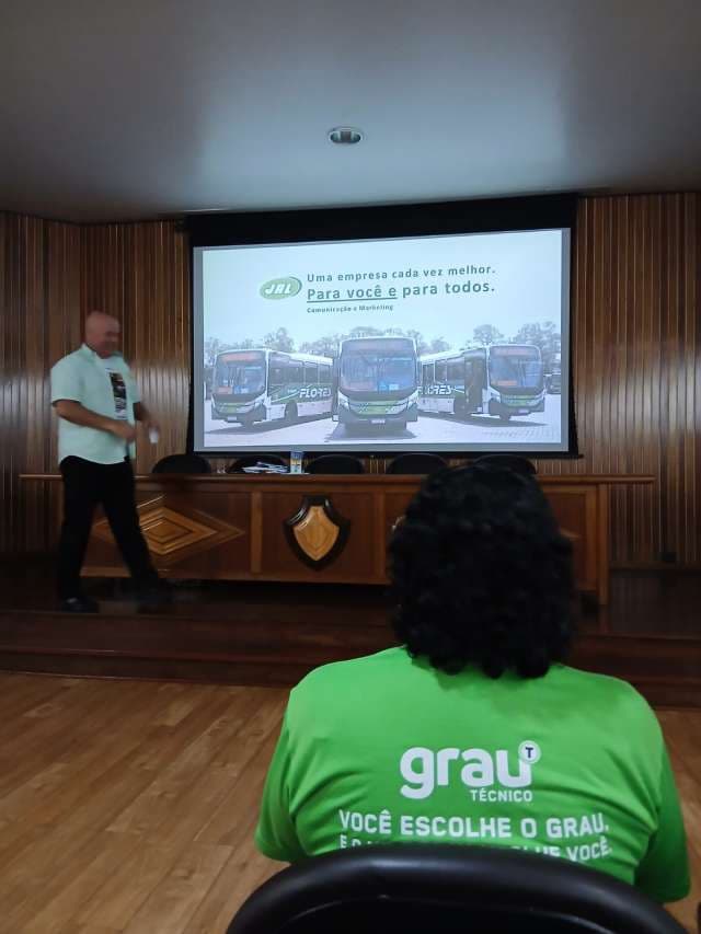 Grau
