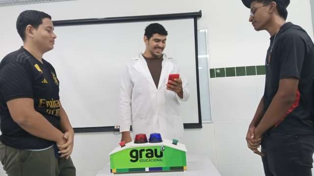 Grau