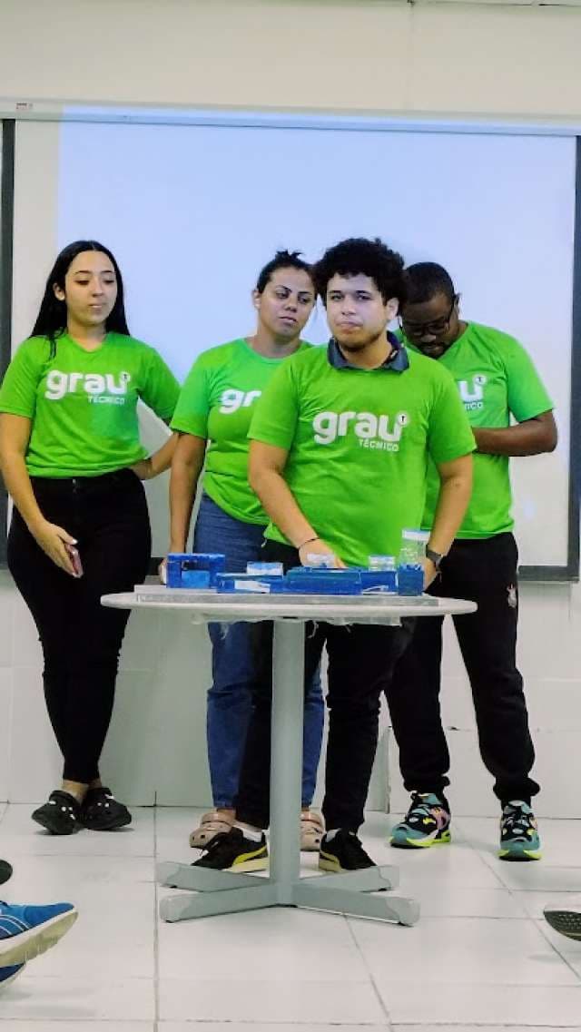 Grau