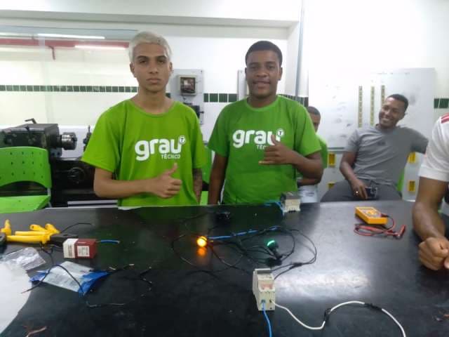 Grau