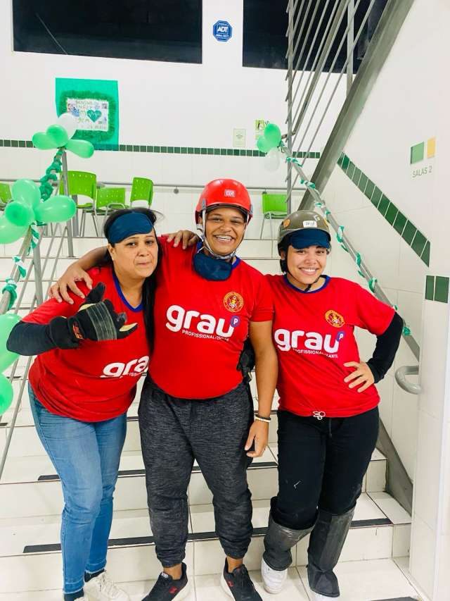 Grau