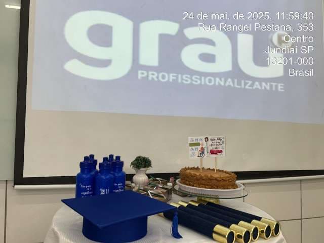 Grau