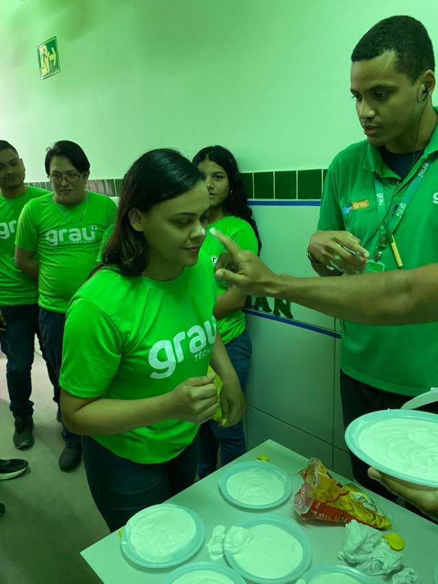 Grau