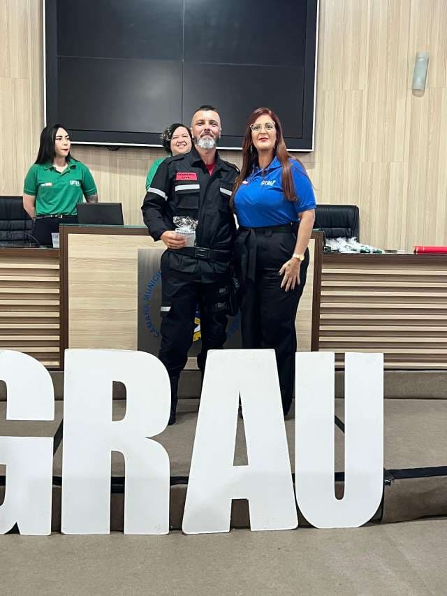 Grau
