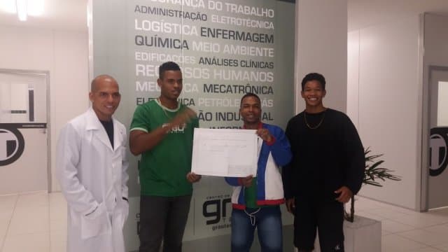 Grau