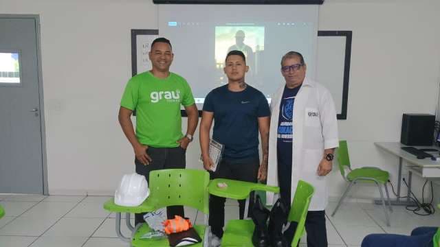 Grau